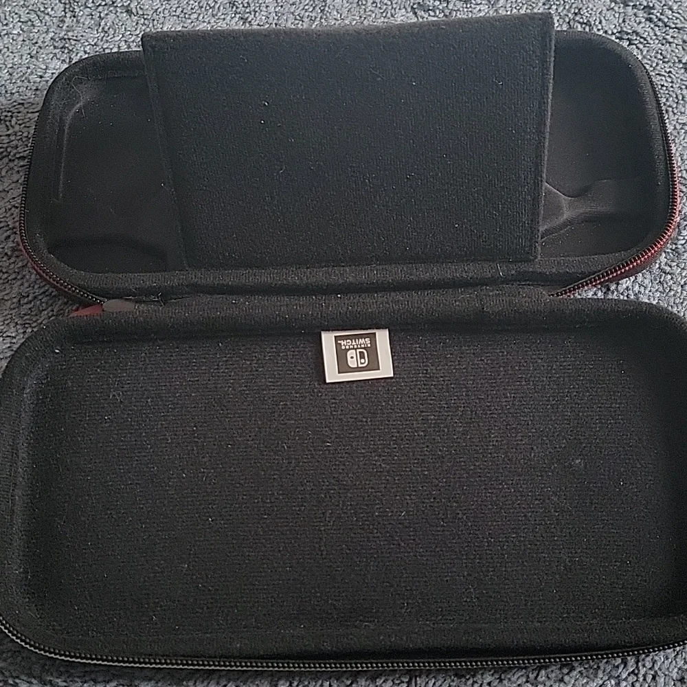 Nintendo Switch Game Traveler Deluxe Case, black, gently used.